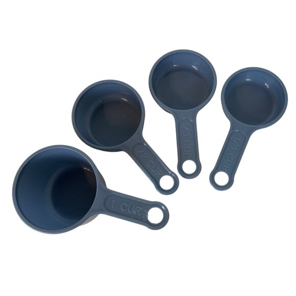 Vintage Rubbermaid Plastic Measuring Cups Set of 4 Country Blue Baking Cooking - Picture 6 of 9